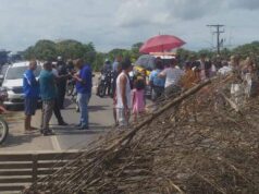 Moradores de Pindorama fecham Br 367 reivindicando retorno de Transporte Coletivo no Distrito.